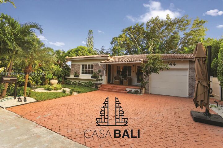744 NE 88th St  Miami FL 33138 photo