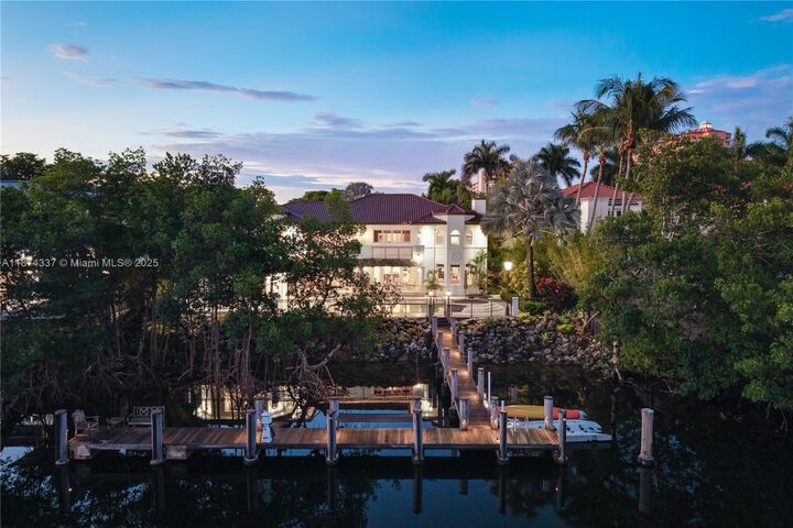 277 Veleros Ct  Coral Gables FL 33143 photo
