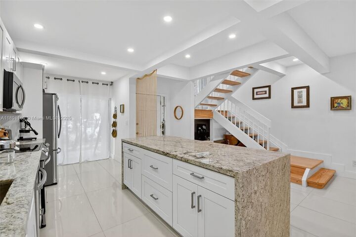 Property Photo: 19220 NE 25th Ave 274B FL 33180