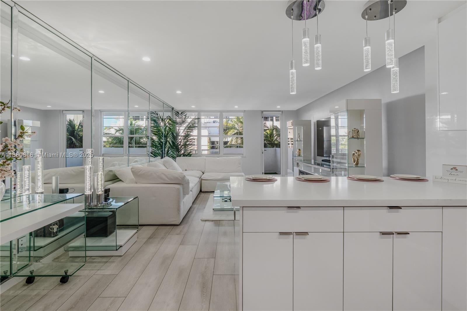 Property Photo:  100 Lincoln Rd 323  FL 33139 