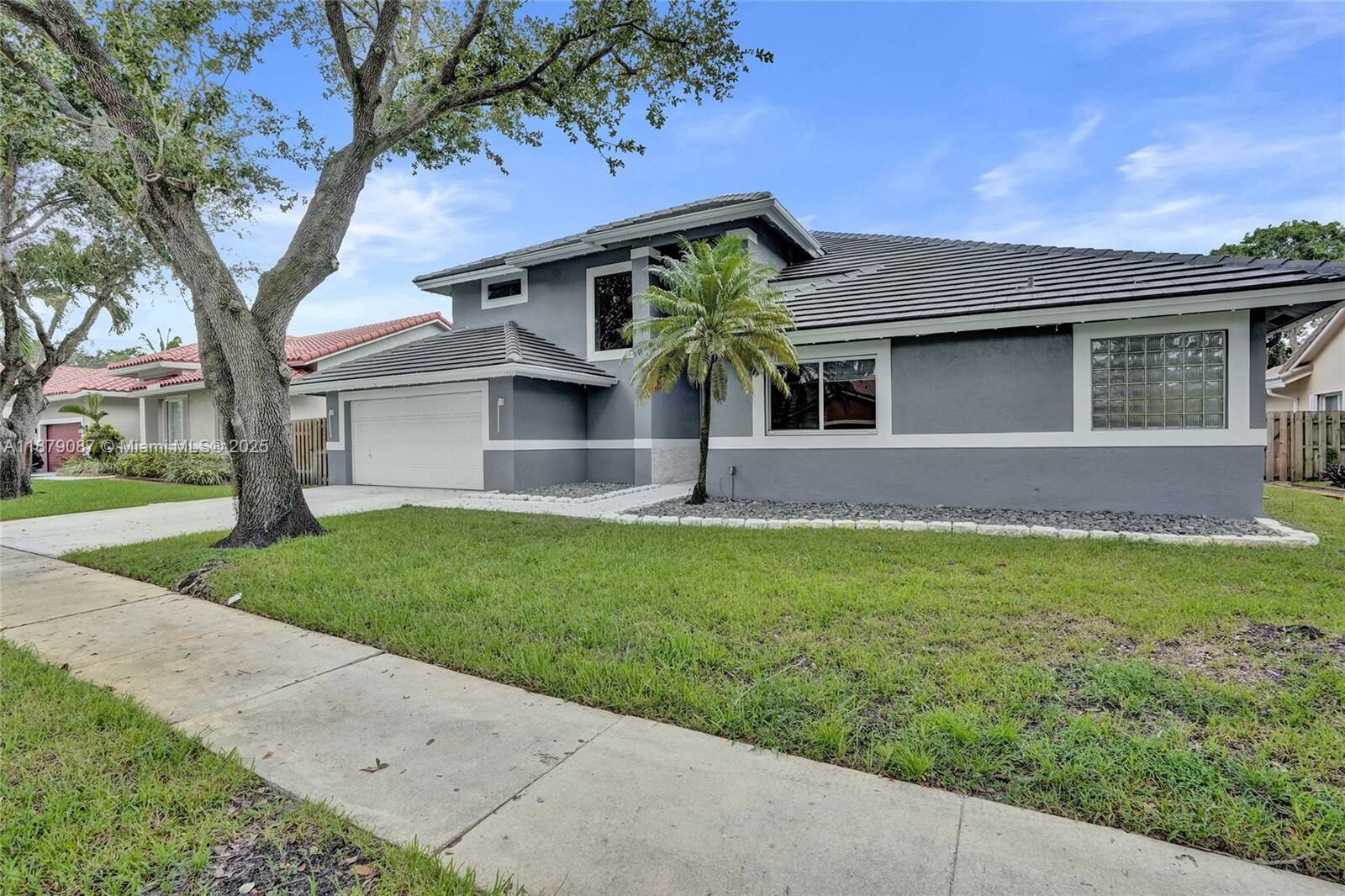 Property Photo: 1321 SW 102nd Ave FL 33025