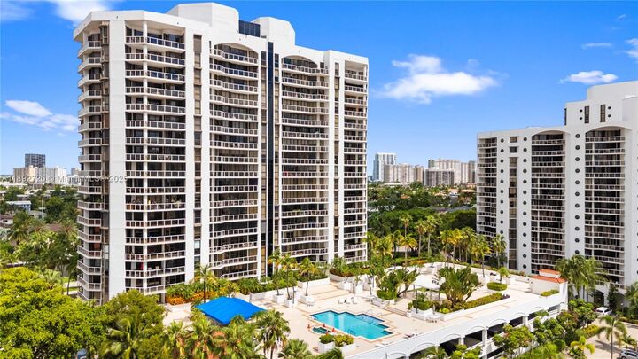 Property Photo: 3598 Yacht Club Dr 1004 FL 33180