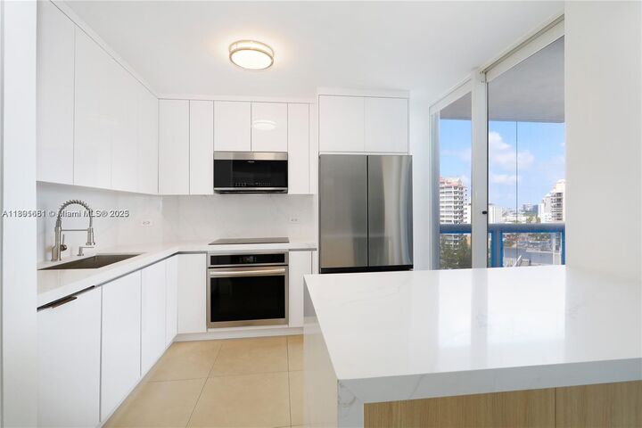 6301 Collins Ave 1608  Miami Beach FL 33141 photo