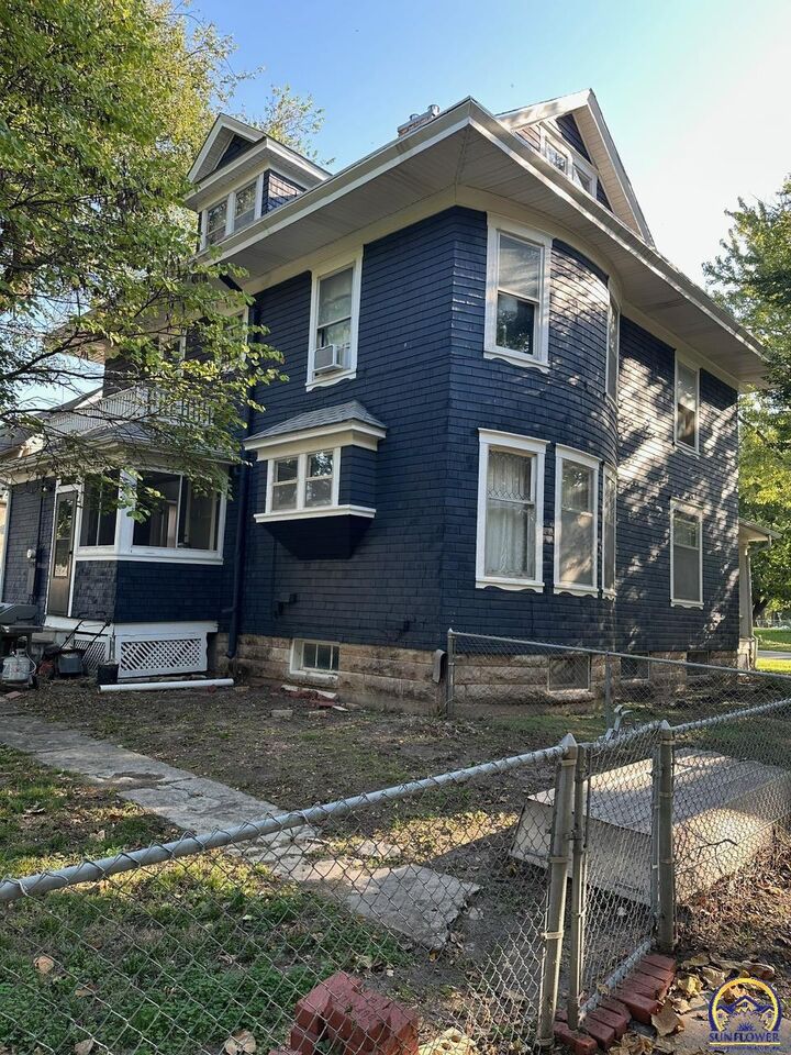 Property Photo: 1001 Market St KS 66801