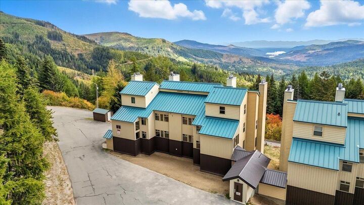 Property Photo:  28600 N Mt Spokane Park Dr 113 Vista Inn  WA 99021 