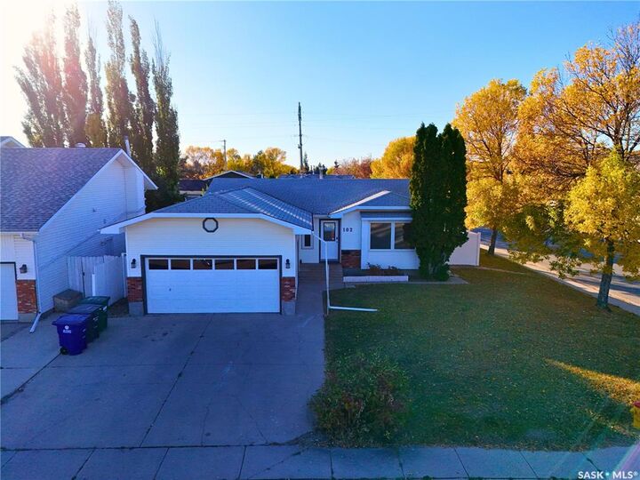 Photo de la propriété:  102 Bonli Crescent  SK S7N 3Z8