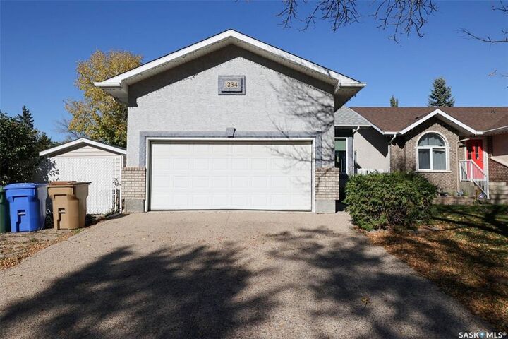 Photo de la propriété:  1234 Dover Avenue  SK S4R 0L4