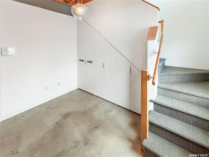 Property Photo: 315 D Avenue S 6 SK S7M 1R2