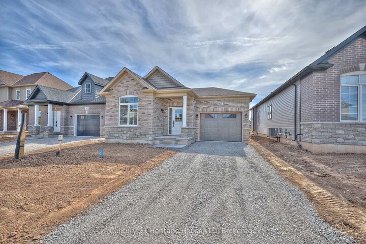 Property Photo:  407 Louisa Street  ON L2A 6T6