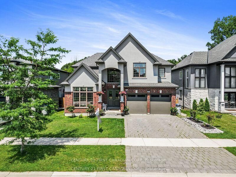 Property Photo: 207 Union Avenue ON N0L 1R0