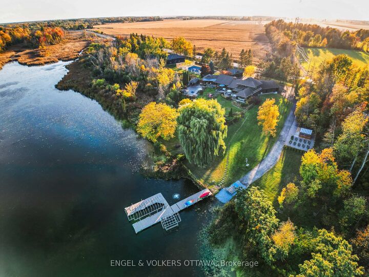 Photo de la propriété:  6351 Rideau Valley Drive N  ON K4M 1B3