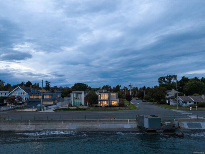 Property Photo:  430 St. Patrick St  BC V8S 4X3 