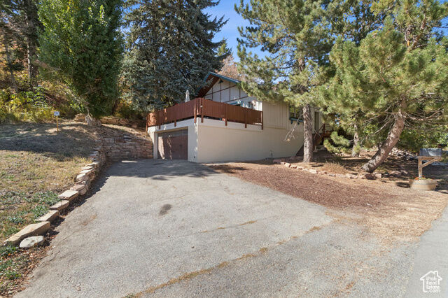 Property Photo: 135 Crestview Dr UT 84098