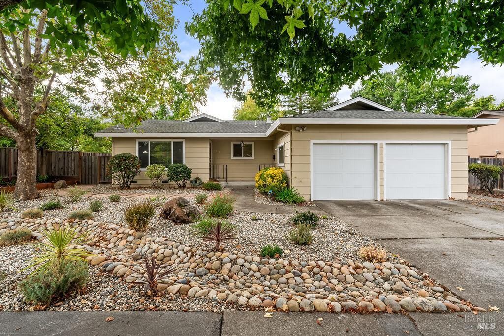 Property Photo: 2635 Canterbury Drive CA 95405