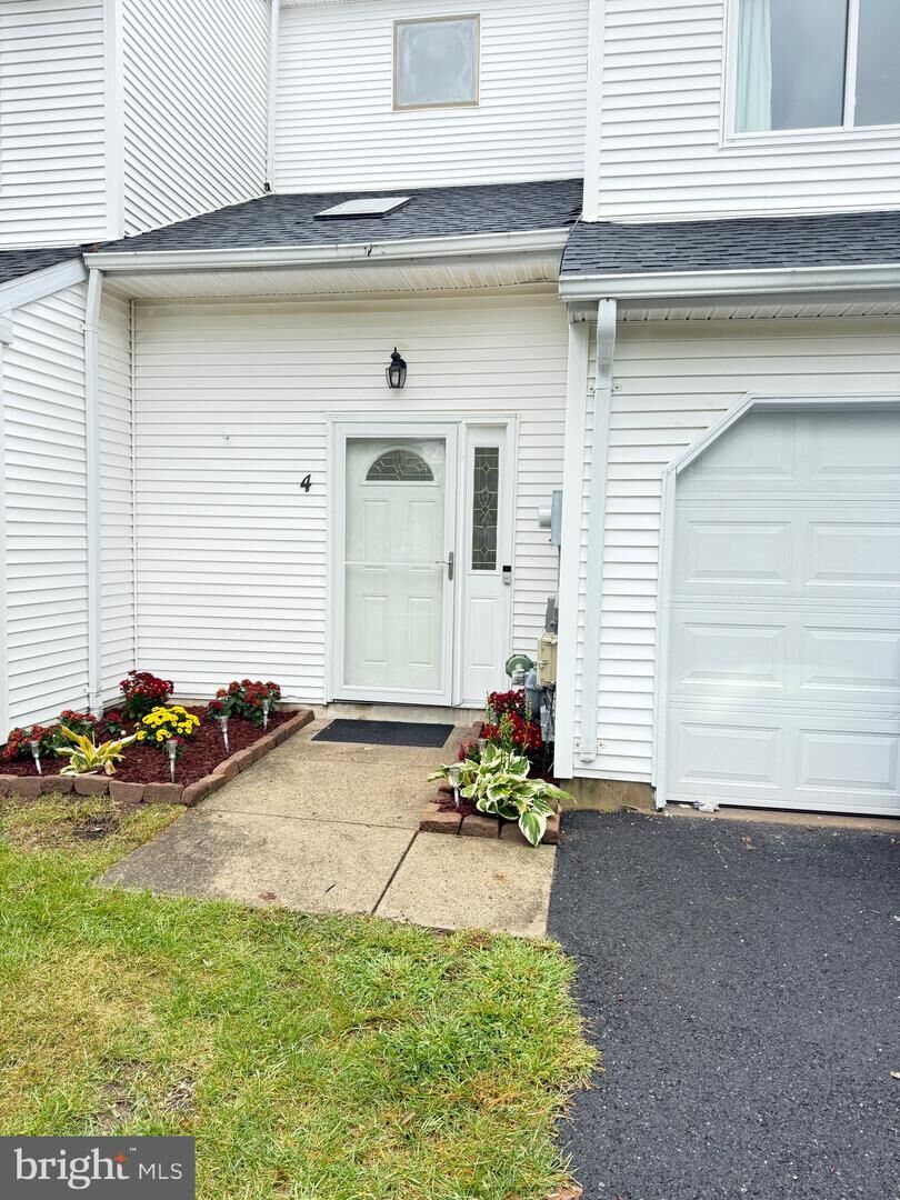 Property Photo:  4 Saffron Drive  NJ 08048 
