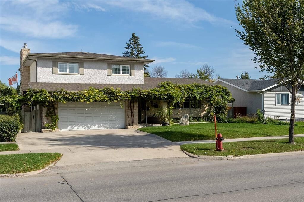 Property Photo: 987 McLeod Avenue MB R2G 2L1