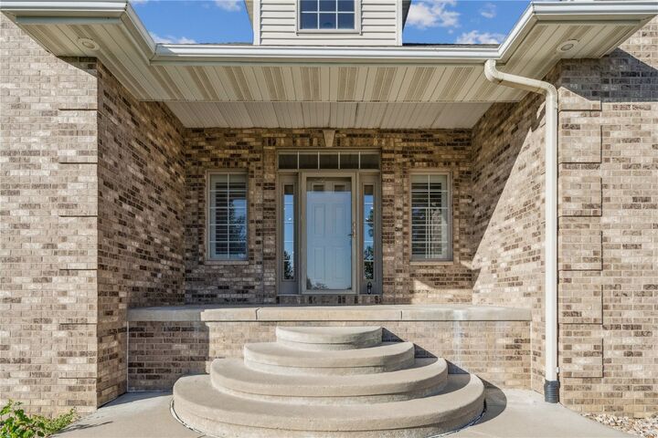 Property Photo:  2111 W 4th Street  IA 52349 