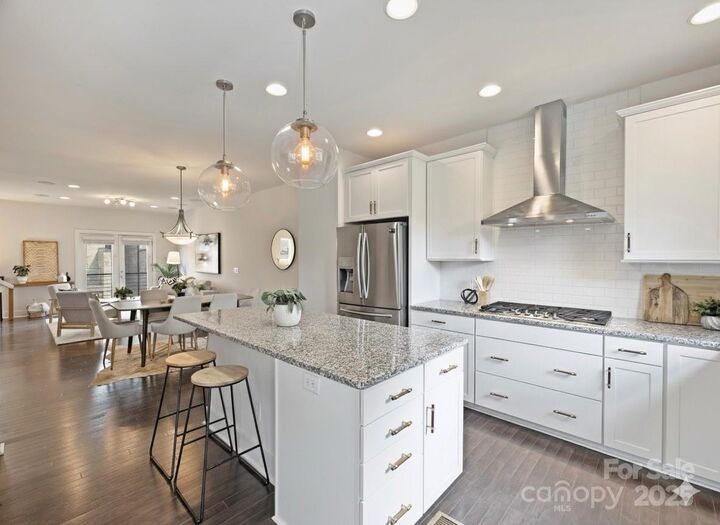 Property Photo:  2727 Grand Union Way  NC 28209 