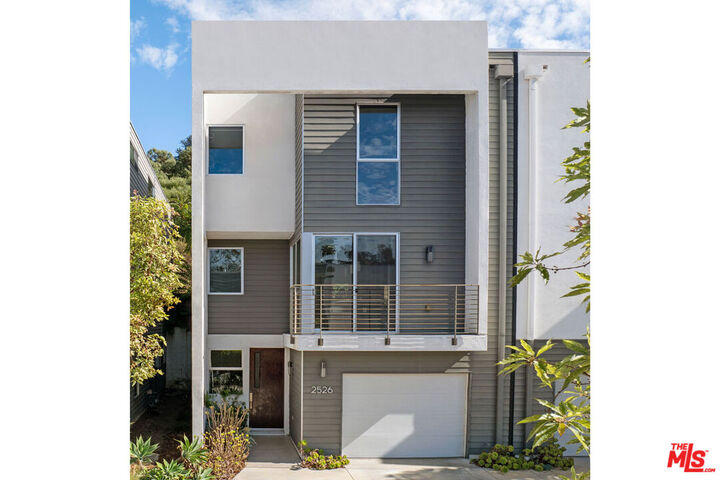 Property Photo:  2526 N Via Artis Ave  CA 90039