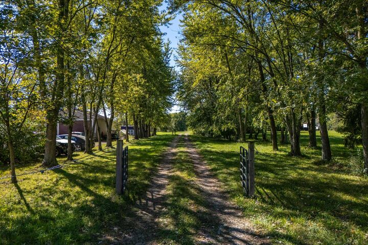 1717 London Groveport Road  Grove City OH 43123 photo