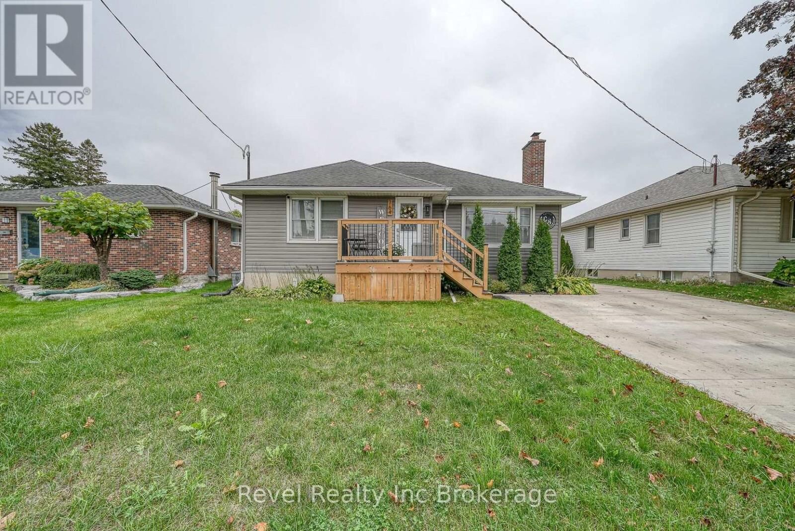 Property Photo:  764 Devonshire Avenue  ON N4S 5R5 