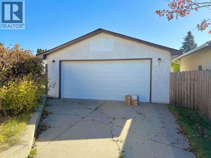 Photo de la propriété: 5623 55 Avenue AB T4T 1H6