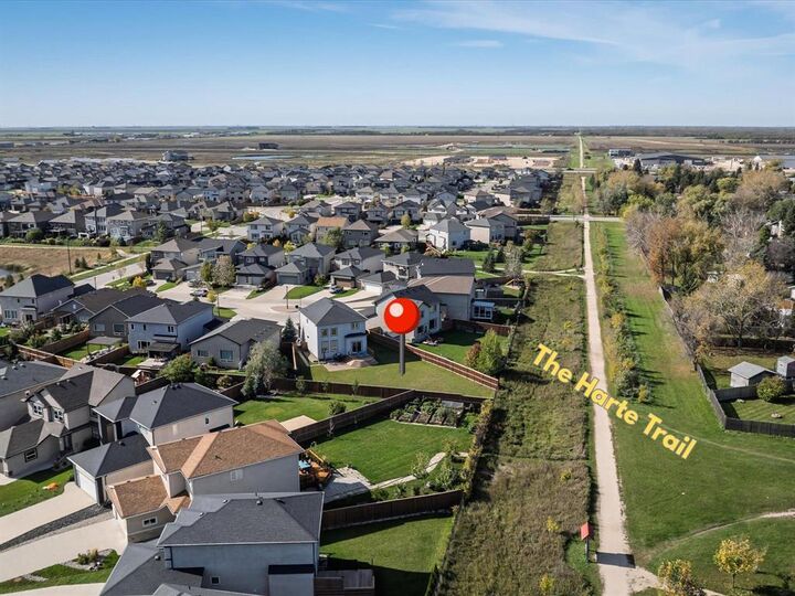 Property Photo: 40 Kelly Place MB R3R 2V6