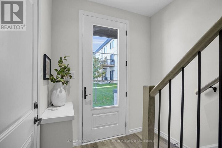 Property Photo: 435 Callaway Road 33 ON N6G 2N1
