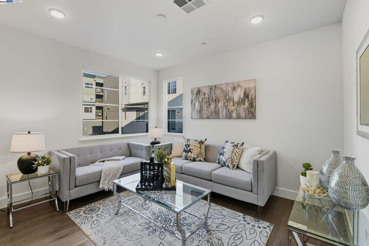 29322 Hub Ln  Hayward CA 94544 photo