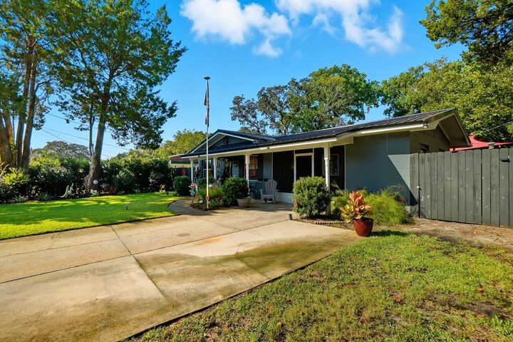 Property Photo:  34 NW Hemlock Drive  FL 32548