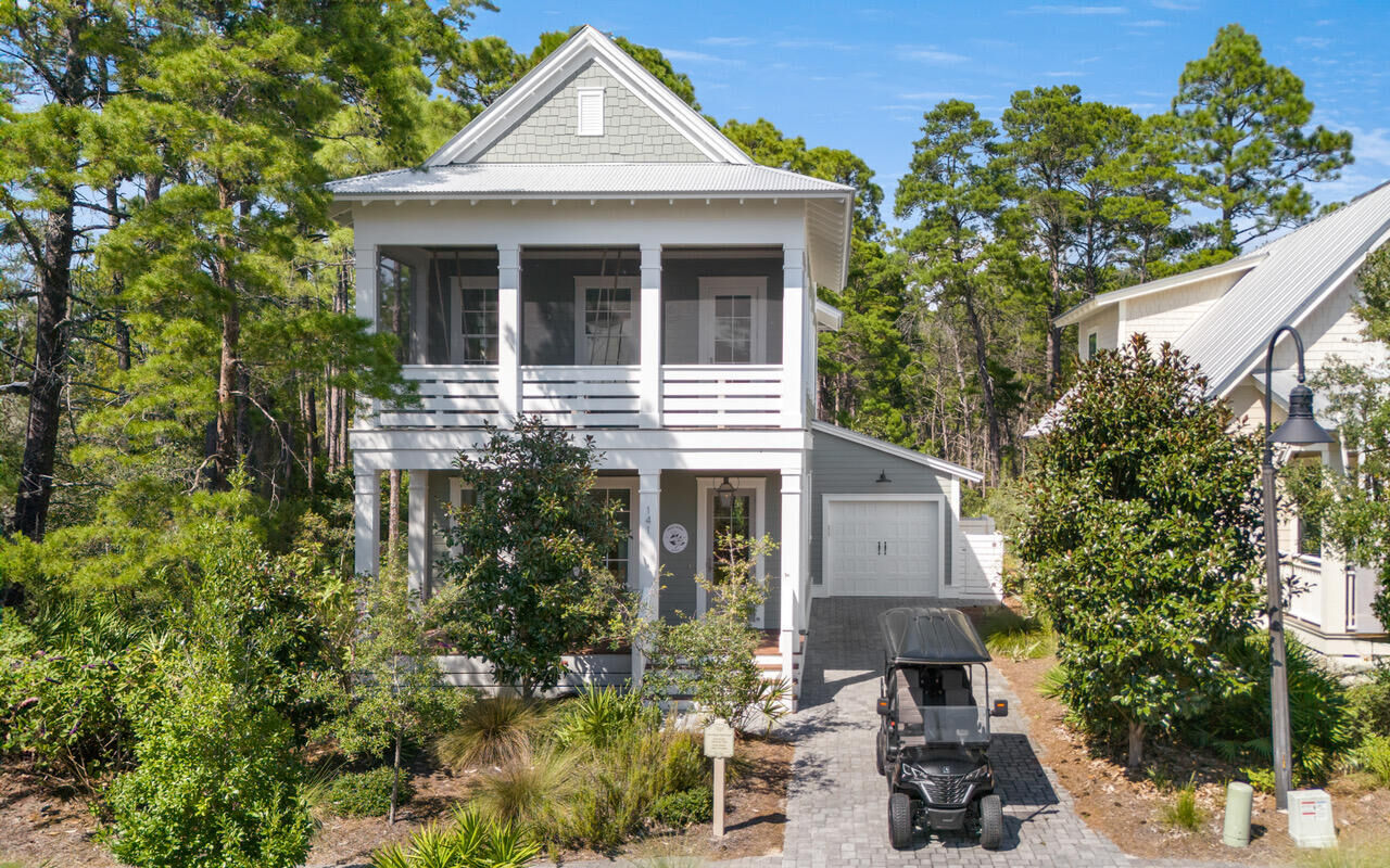 Property Photo: 141 Matt'S Way FL 32459