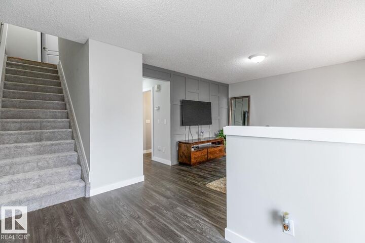 Property Photo: 3380 28A Avenue NW 31 AB T6T 1V4