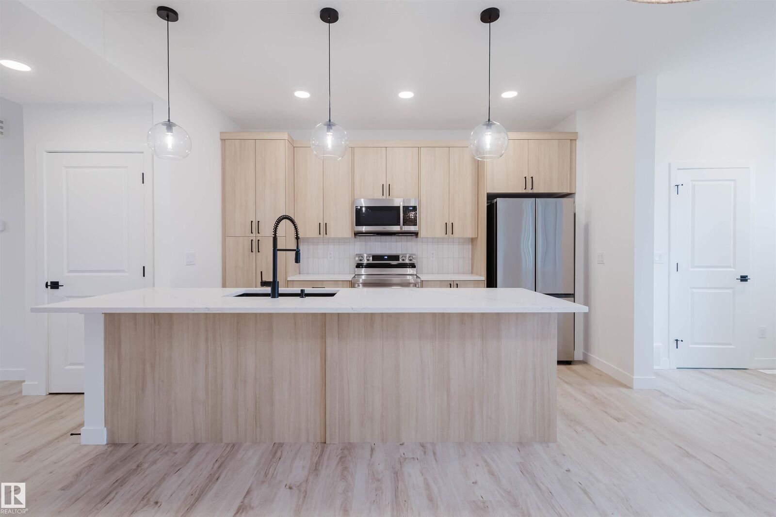 Property Photo:  2130 Crossbill Lane NW  AB T5S 0W3 