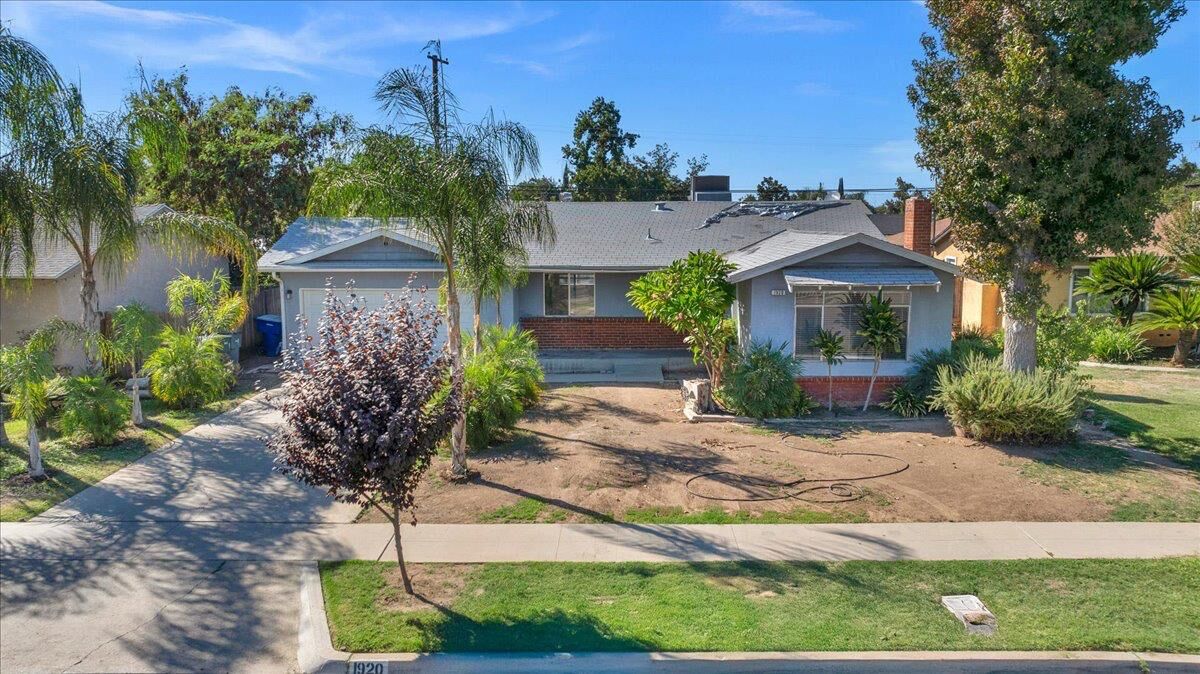 Property Photo: 1920 S Baird Court CA 93702