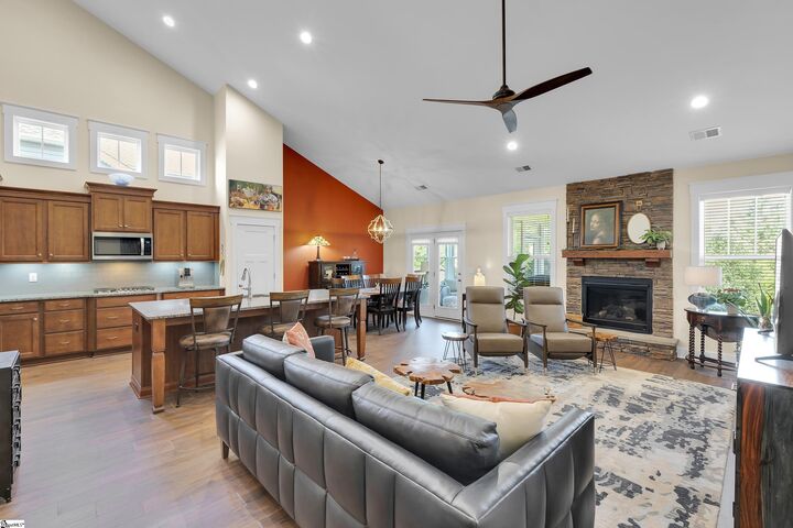 Property Photo: 6 Glenview Park SC 29690