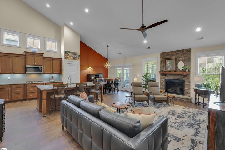 Property Photo: 6 Glenview Park SC 29690