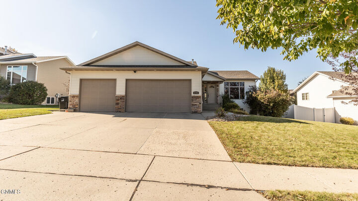 4708 Boulder Ridge Road  Bismarck ND 58503 photo
