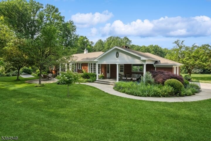 Property Photo: 5 Woodland Rd NJ 08867