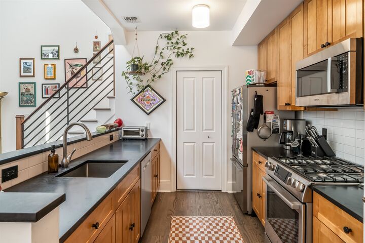 Property Photo: 9 Coles St 9 NJ 07302