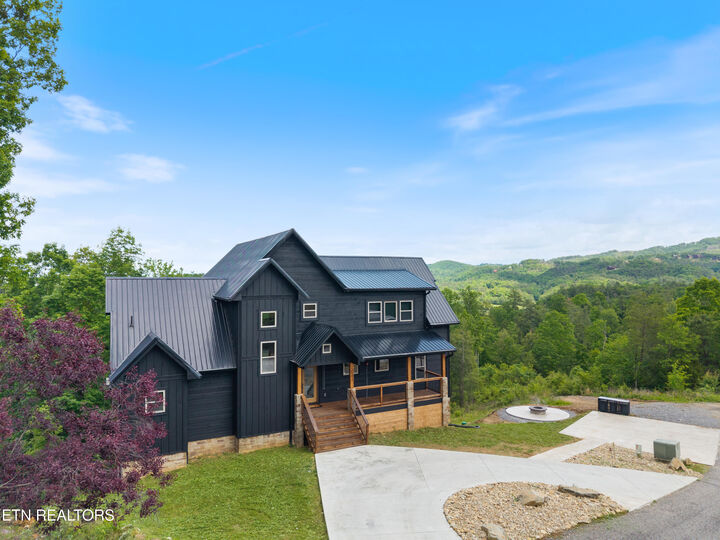Property Photo: 2843 Cedar Falls Way TN 37862