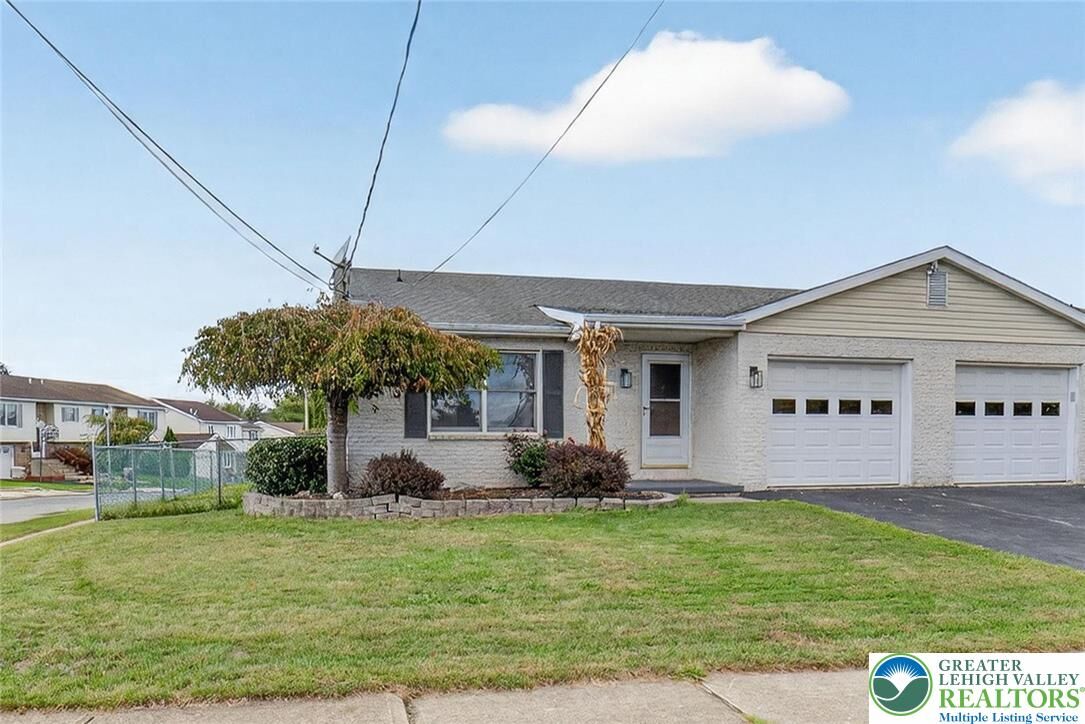 Property Photo:  1026 Oak Street  PA 18037 