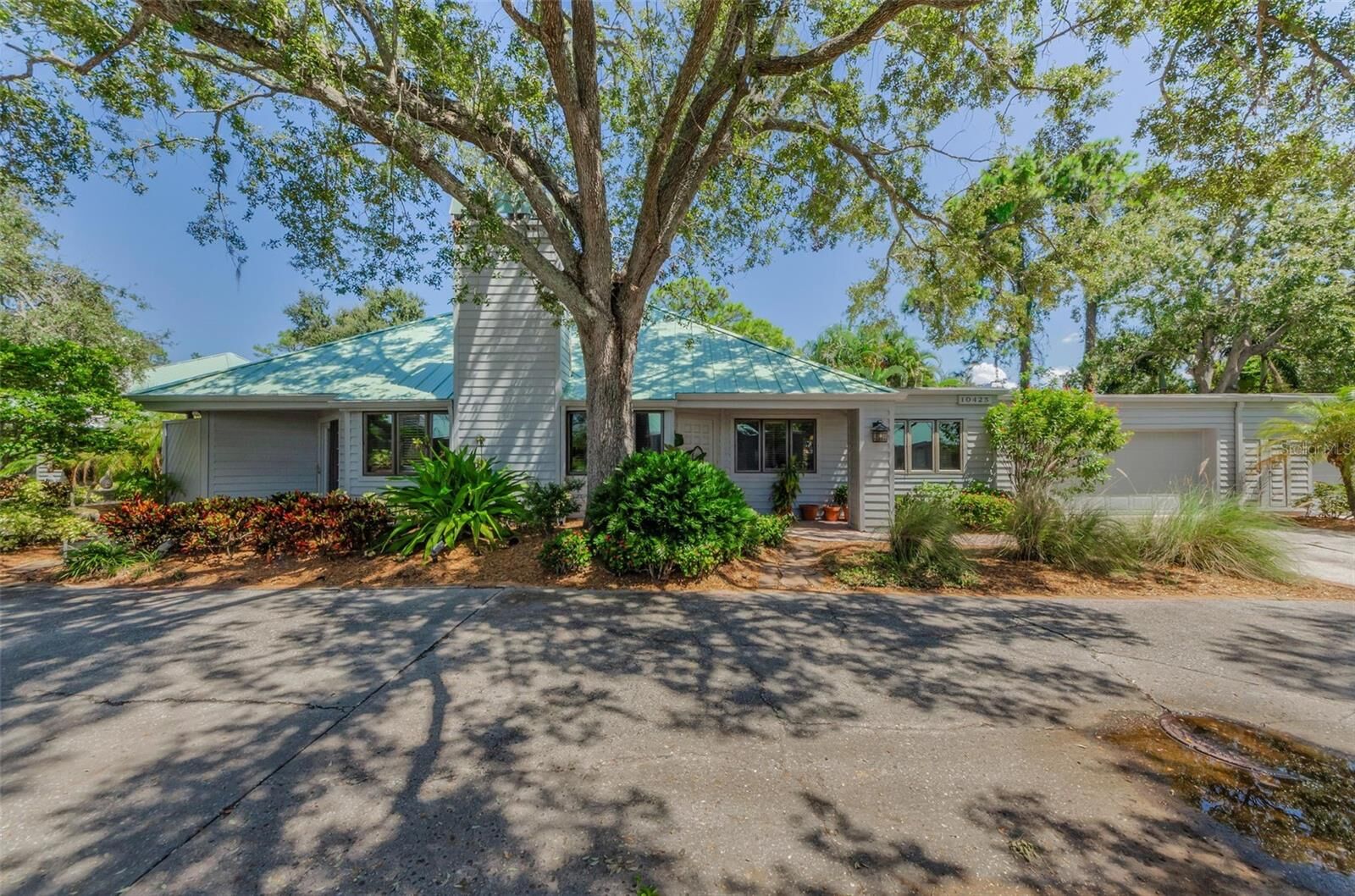 Property Photo: 10425 Longwood Drive FL 33777