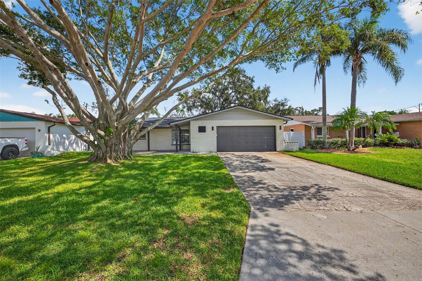 Property Photo: 3927 Helena Street NE FL 33703