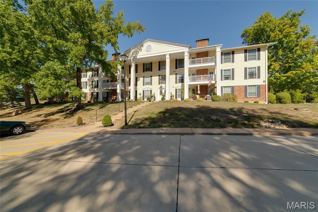 Property Photo: 15593 Bedford Forge Drive 6 MO 63017