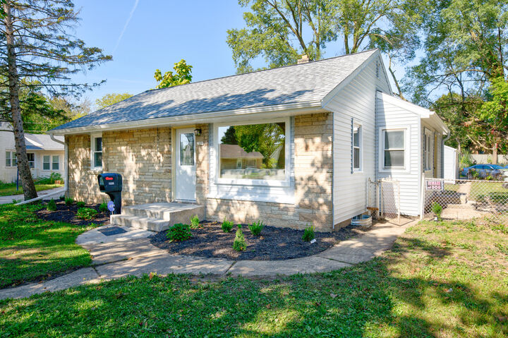 2230 W Neil Pl  Milwaukee WI 53209 photo