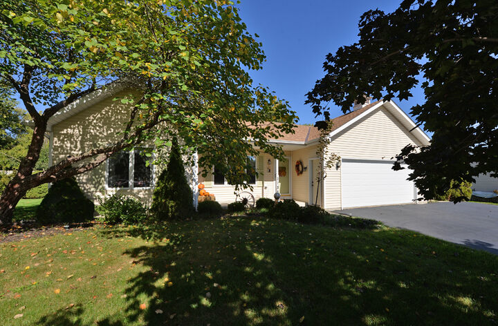 2738 Rebecca Dr  Caledonia WI 53402 photo