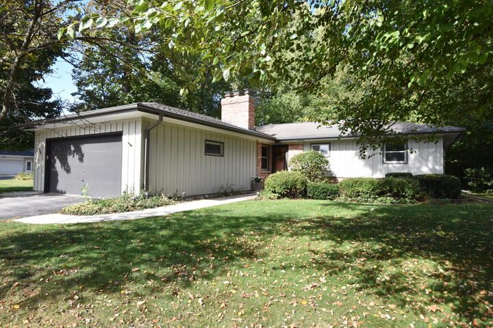 700 Kentwood Dr  Caledonia WI 53402 photo
