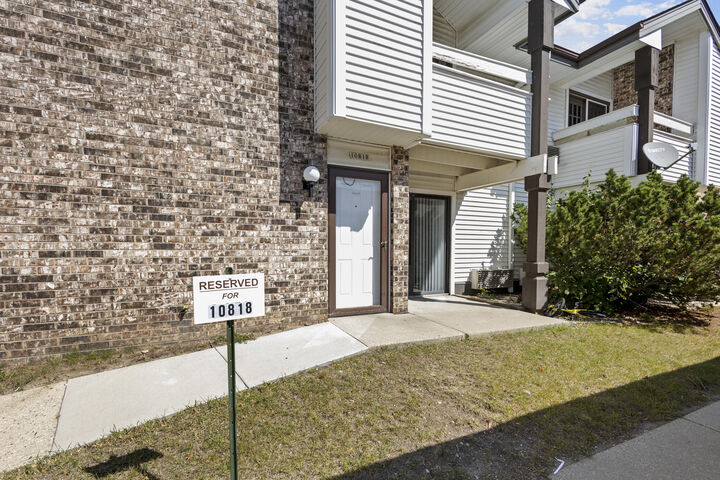 Property Photo: 10818 W Donna Dr WI 53224