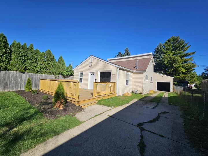 2113 Kentucky St  Racine WI 53405 photo