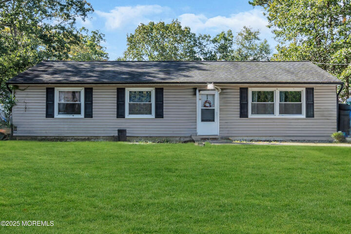 Property Photo:  27 Coreopsis Street  NJ 08015 